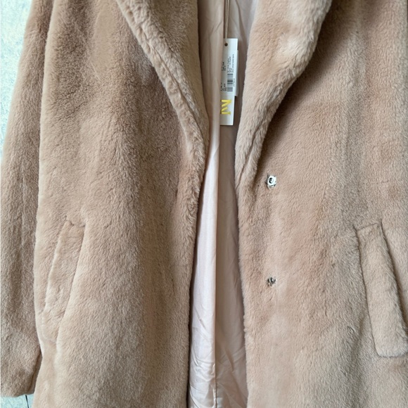 MESHKI | Faux Fur Coat - Picture 3 of 8